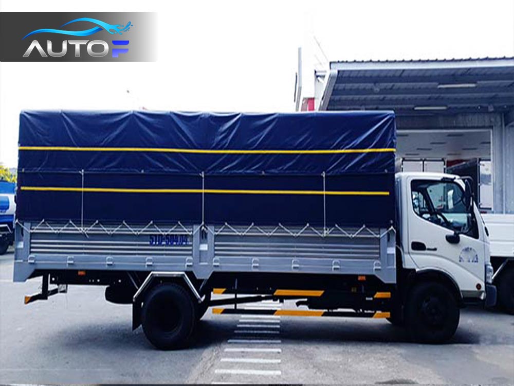 Xe tải Hino XZU352L (3.5t - 5.6m) thùng mui bạt bửng nhôm
